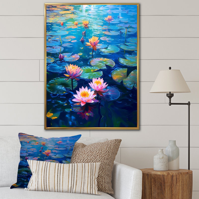 Water Lily Embrace sur toile, Cadre flottant doré, H 44 po x l 34 po x P 1,5 po