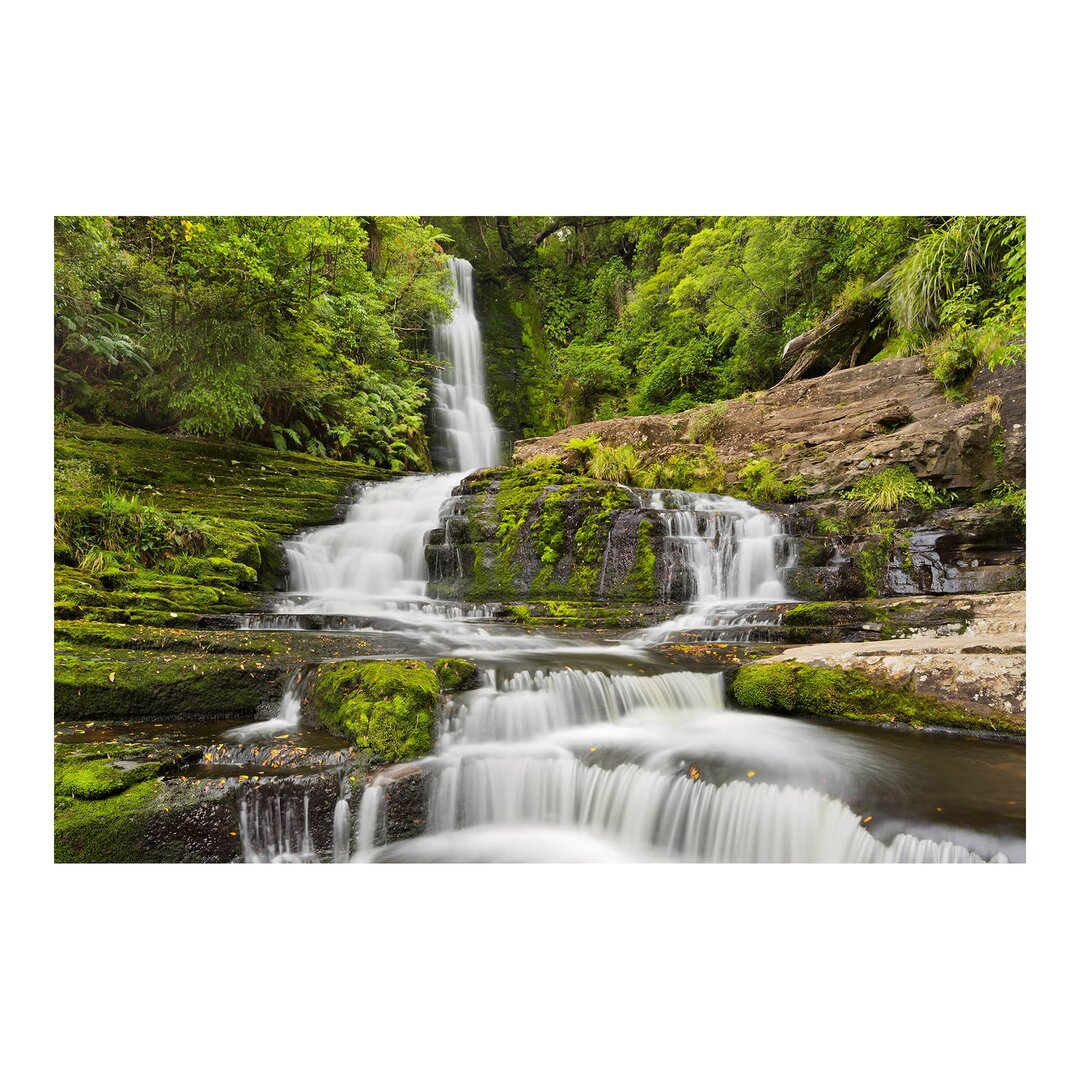 Strukturierte Tapete Upper Mclean Falls in New Zealand 2,25 m x 336 cm