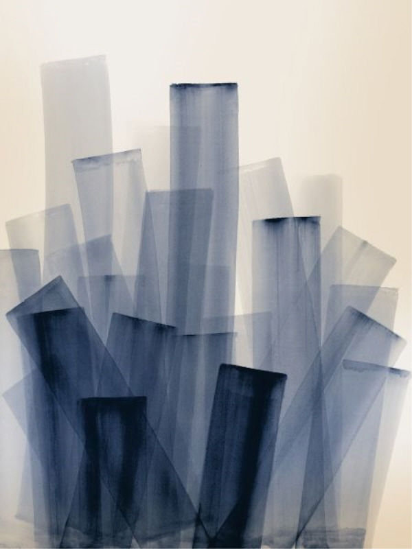 «Blue Pallet II» par Janice Sadler - Peinture, Couche de verre, H 48 po x l 36 po