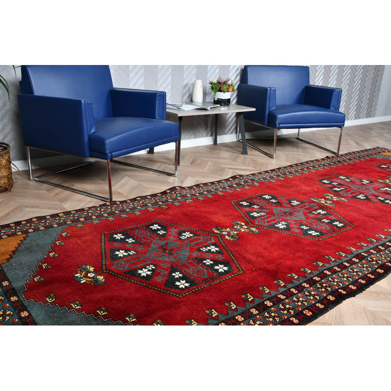 Tapis rouge turc fait à la main et parfait pour égayer votre salon ou votre couloir