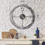 Horloge murale élégante en métal, noire, 19,7 po x 19,7 po | Fabrication 100% métal, épaisseur: 0,08 pouce | Conception murale facile, nécessite 1 pile AA | Parfait pour les décors modernes et les espaces de bureau