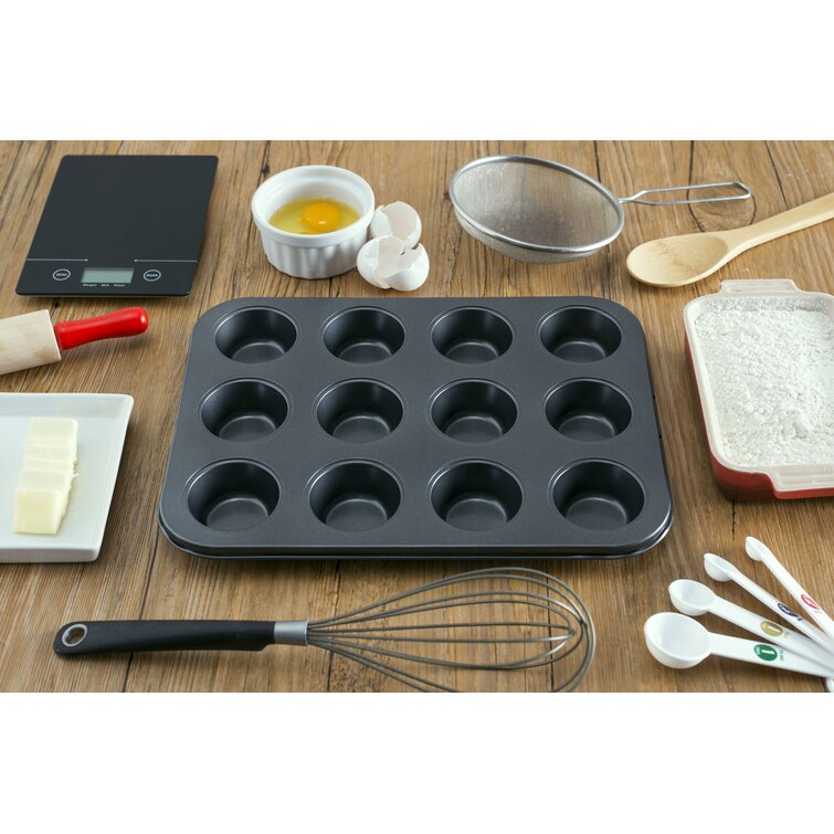 https://assets.wfcdn.com/im/10052499/resize-h755-w755%5Ecompr-r85/5804/58049455/Symple+Stuff+Coomer+12+Cup+Non-Stick+Muffin+Pan+with+Lid.jpg