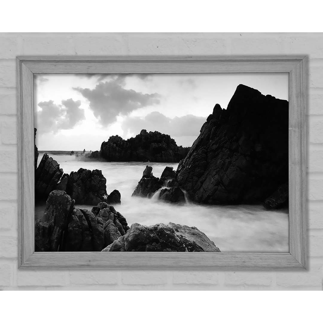 The Ocean Rocks B N W Gerahmter Druck