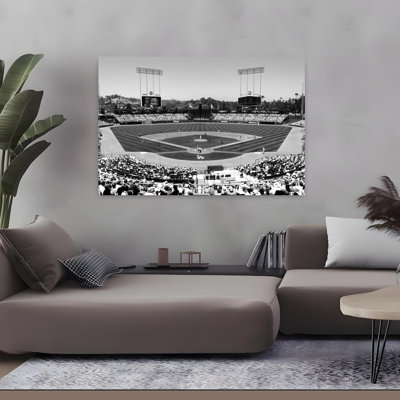 Vue en plongée de spectateurs regardant un match de baseball contre les Dodgers. Angels Dodger Stadium, Los Angeles, Californie, Contemporary City Arch ...