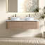 Meuble-lavabo de 60 po avec lavabo Erba, support mural en chêne blanc avec porte-serviettes gratuit, conception de deux lavabos en céramique de Carrare blanc, sans drain et robinet, pré-assemblé-133259156