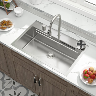 Évier de cuisine en acier inoxydable à cascade avec robinet escamotable 31 po L x 20 po