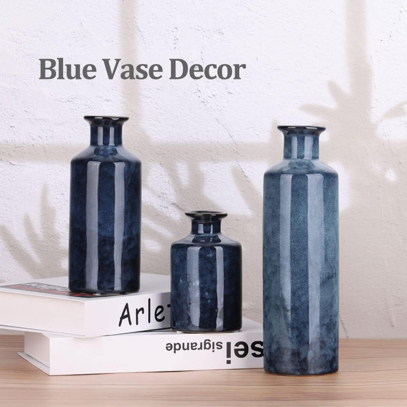 Ensemble de vases en céramique bleue