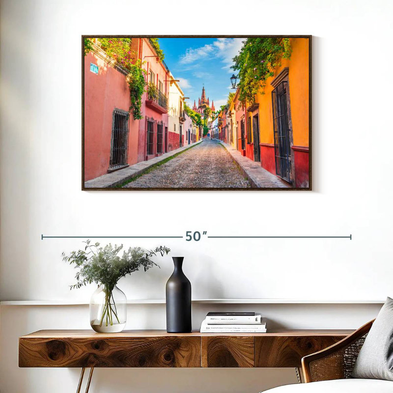 Pittoresque rue San Miguel, 37 po x 25 po, Cadre flottant noyer