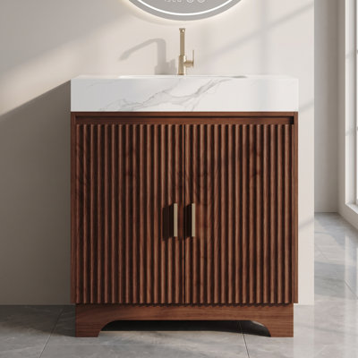 Meuble-lavabo simple sur pied en noyer cannelé de 76 cm (30 po) avec lavabo en céramique, comptoir blanc veiné et tablette réglable