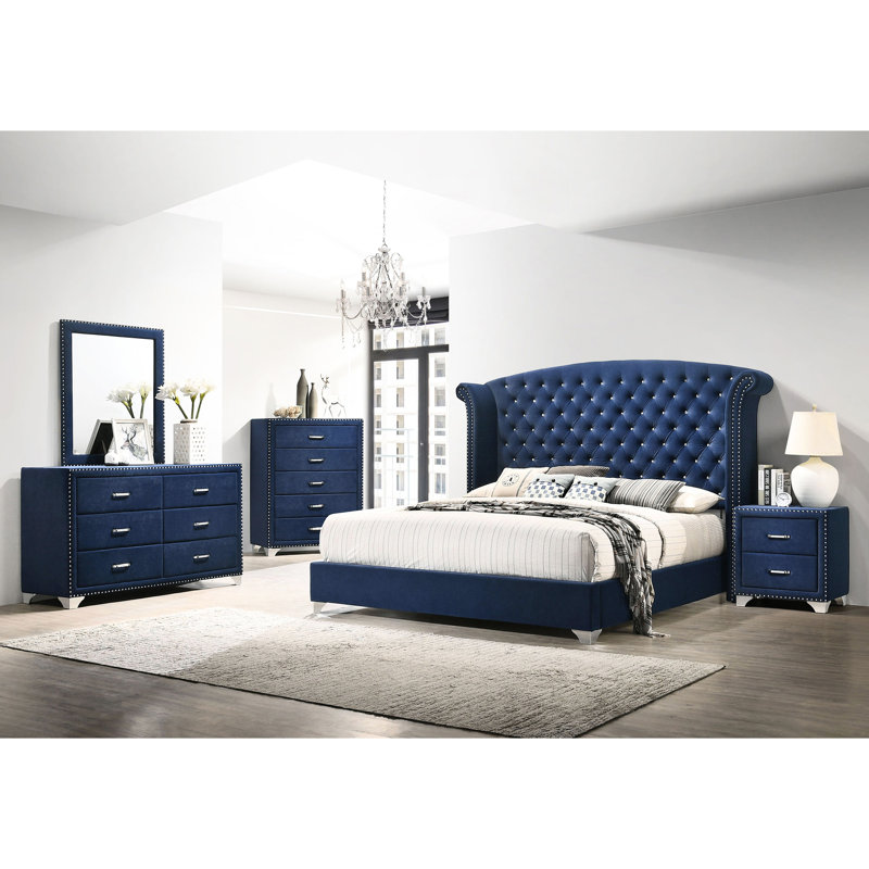 Grand lit à oreilles tapissier bleu, dossier haut classique, revêtement attrayant et pieds de chambre en métal au fini fini,