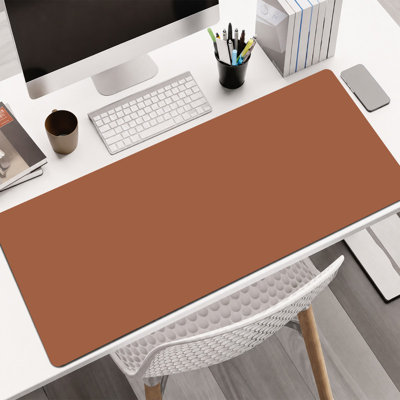  Tapis de souris en caoutchouc, surface en microfibre lisse, base antidérapante, tapis de souris décoratif à bord arrondi pour le bureau et les jeux, 17 po x 47 po, imprimé jaune doré uni