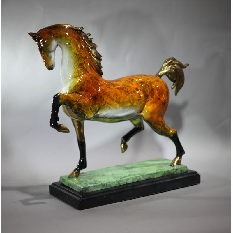 Cheval sur base en marbre