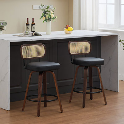 Ensemble de deux tabourets de bar à hauteur de comptoir en rotin et canne, sièges rembourrés, fonction pivotante, idéal pour les cuisines et les bars