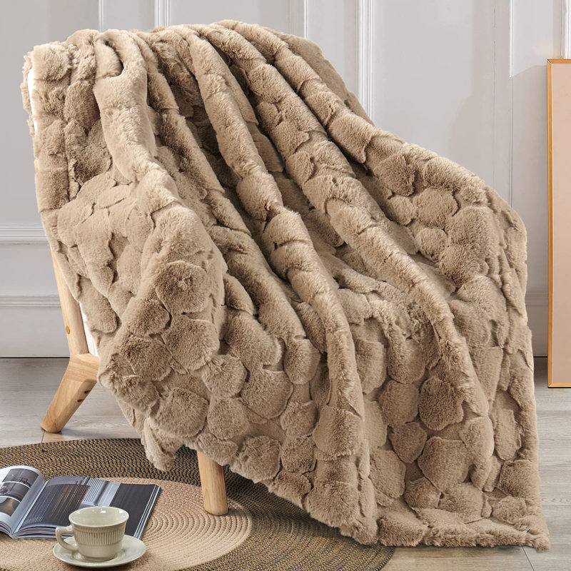 Jeté en fausse fourrure Cloud, Taupe clair, L 50 po x L 60 po