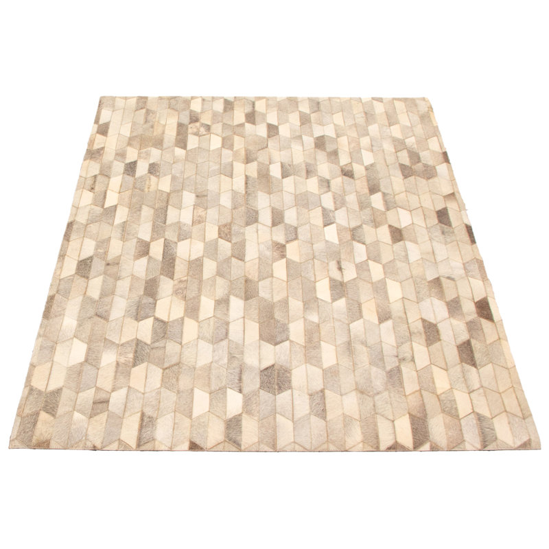 Tapis gris clair / beige en cuir de vache fabriqué à la main Setauket