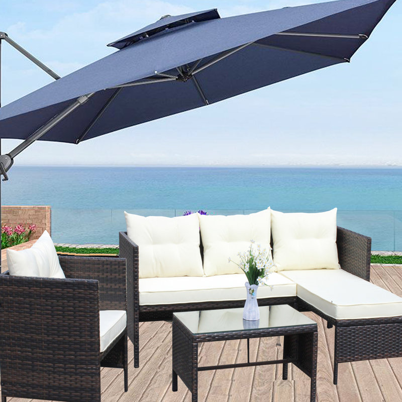 Mobilier d'extérieur: Canapé modulaire avec coussins beige attrayant et table basse hypnotisant en verre