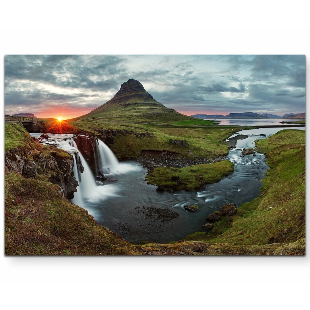 Leinwandbild Isländischer Wasserfall im Frühling