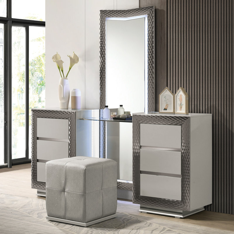 Metropolitan Makeup Vanity Set With Stool