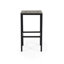 Tabouret Ezra au design simple, facile à nettoyer