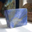 Lapis lazuli avec larges veines de pyrite