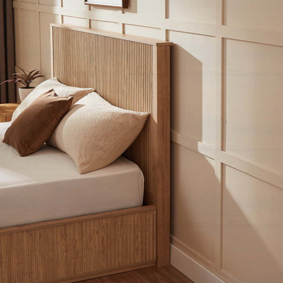 Tête de lit plateforme à grain de bois ondulé de style minimaliste