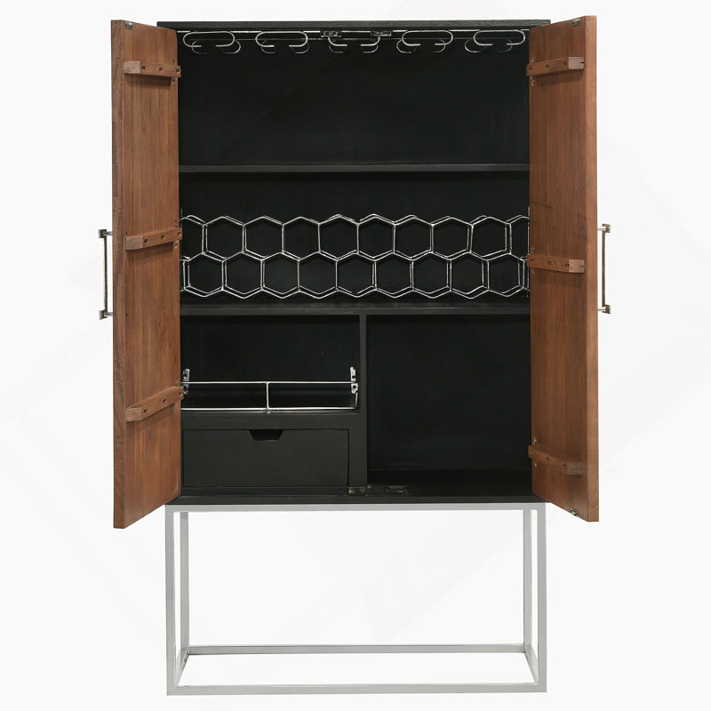 Armoire de bar sophistiquée à 2 portes avec éléments décoratifs et beaucoup de rangement pour recevoir dans n'importe quel espace de vie