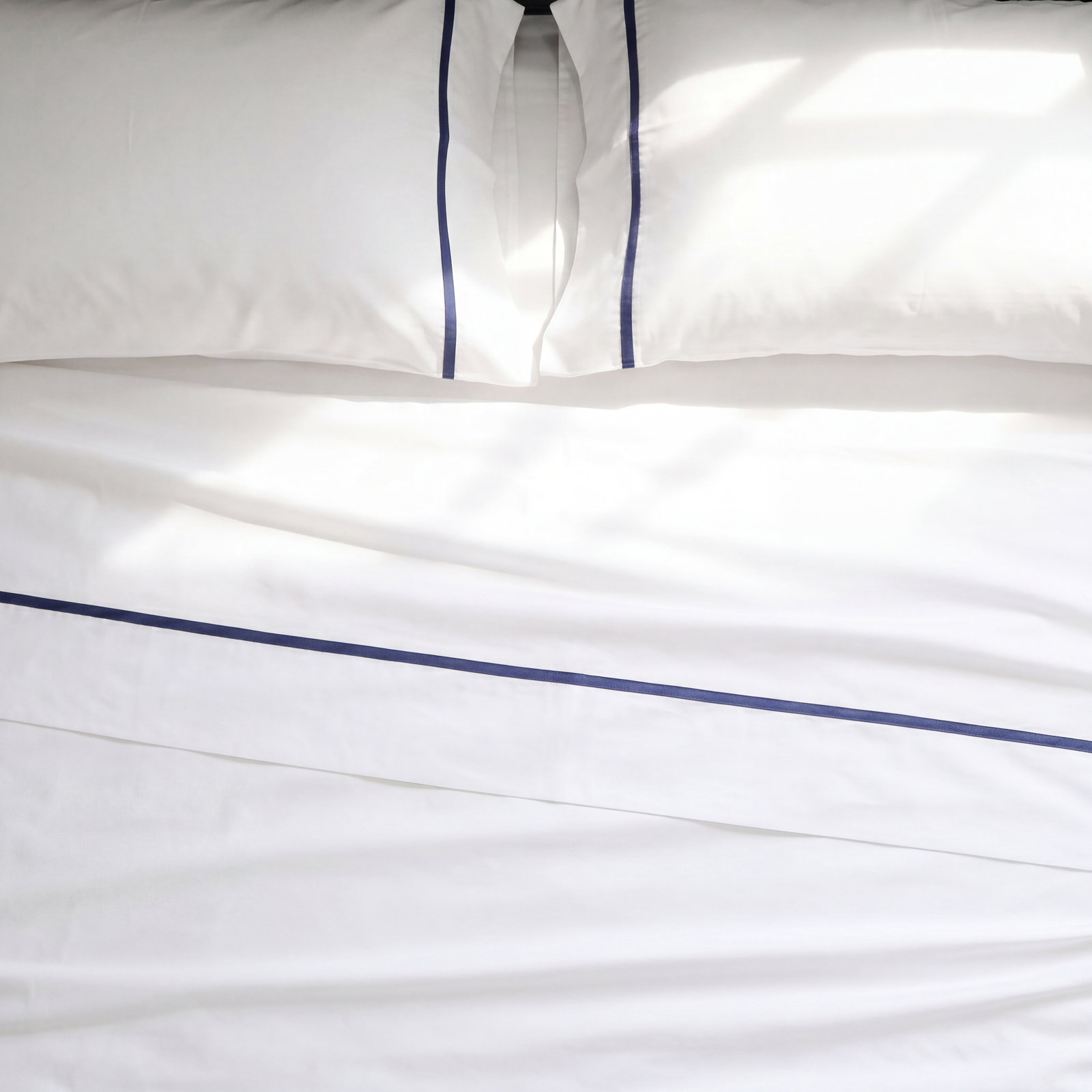 Langston Rayon From Bamboo Machine Woven Sheet Set, Queen, White/Navy
