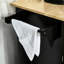 Chariot de cuisine avec rangement - noir. Comptoir en bois, tiroirs, armoires et porte-serviettes. Augmentez l'espace de travail. Organisez la cuisine. Mobile. Style moderne. L 48,34 po x P 18 po x H 35,01 po. Capacité de 110 lb. Assemblage