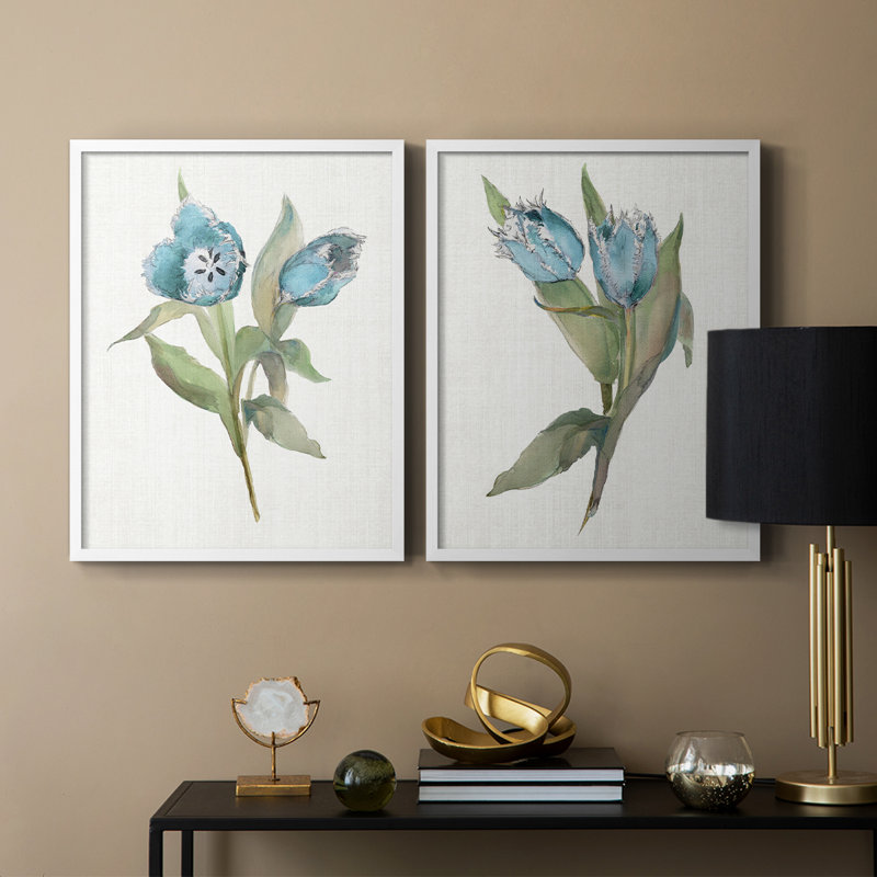 «Blue Tulip Picks I», reproduction encadrée de qualité supérieure - prête à être accrochée - aucun clou requis - aucun clou requis
