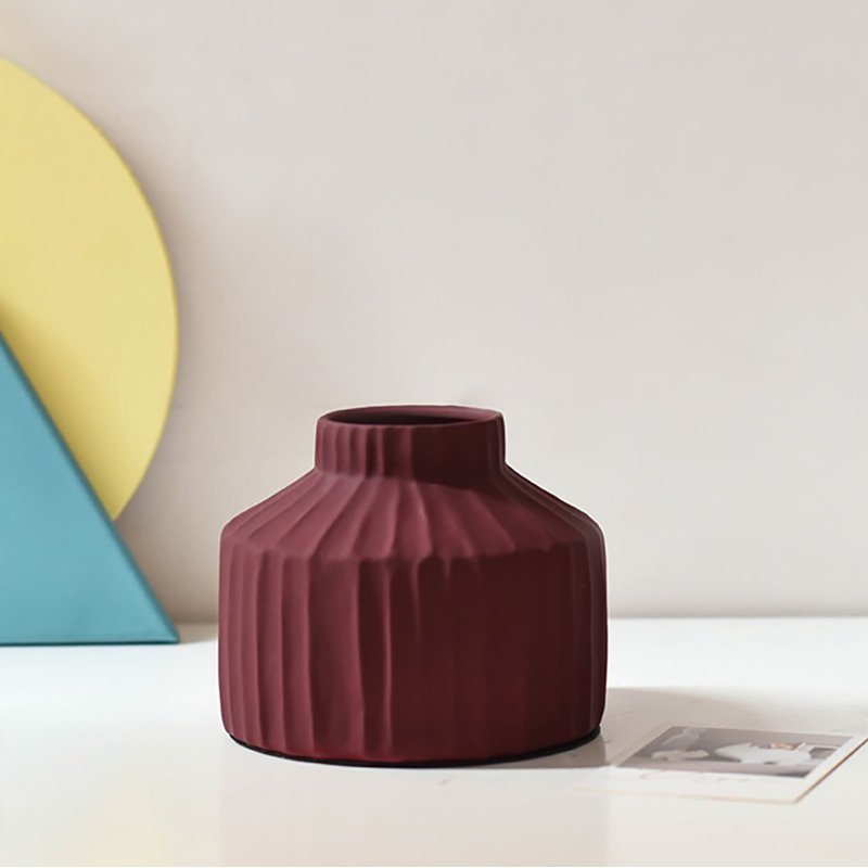 Vase de table en céramique Aviva, Rouge, H 5,4 po x l 6,6 po x P 6,6 po