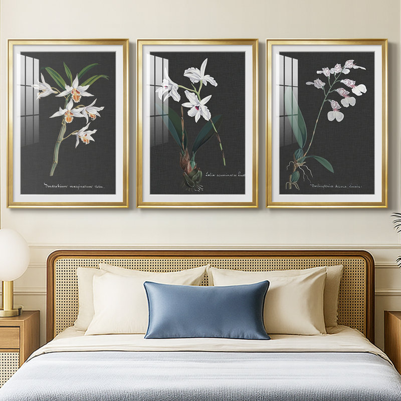 Orchidée sur ardoise IV - reproduction sur mesure encadrée de qualité supérieure - 3 pièces, H 21 po x l 30 po, Doré