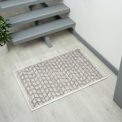 Tapis géométrique à chevrons