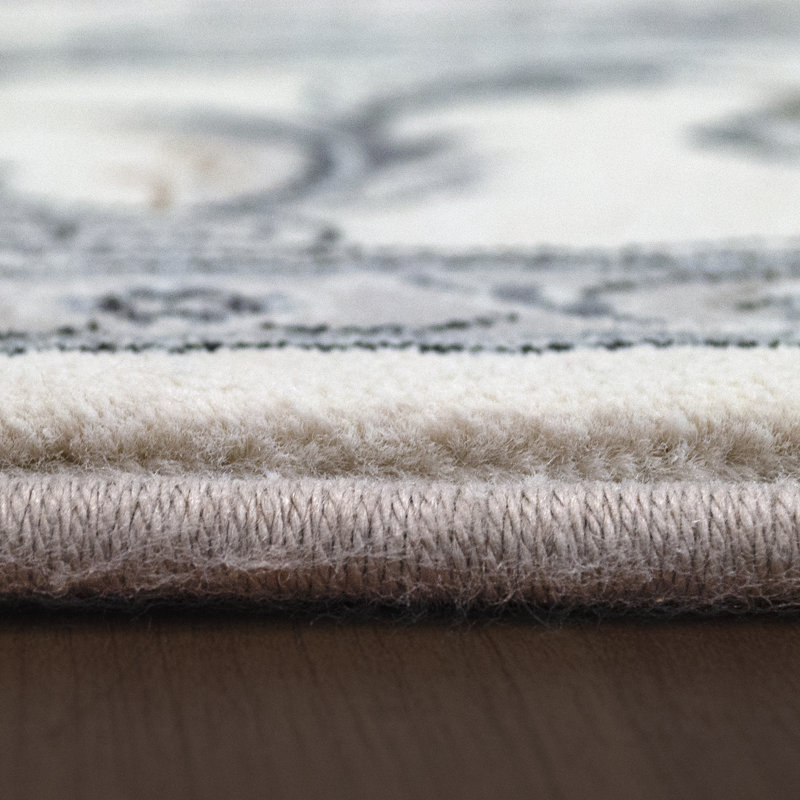 Attell Oriental Indoor Rug, Round 5'3"