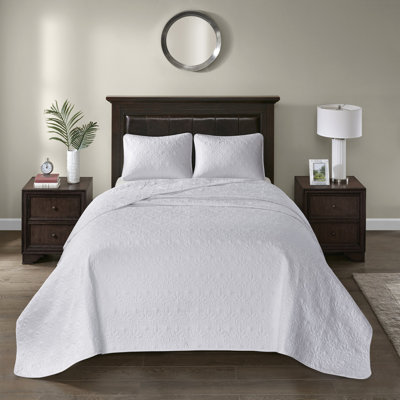 White Full Reversible Bedspread - Prewashed Cotton Interior For Coziness Pattern Fashion 2 Shams Included Suits High Depth Mattresses Clean Simply Soft Filling Classic Look Matching Fits Well On Deep