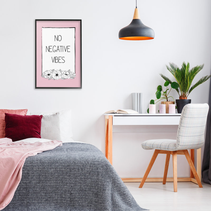 No No Vibes on Pink, estampe numérique encadrée par Martina Pavlova, Giclée encadrée noir minuit, H 30 po x l 20 po