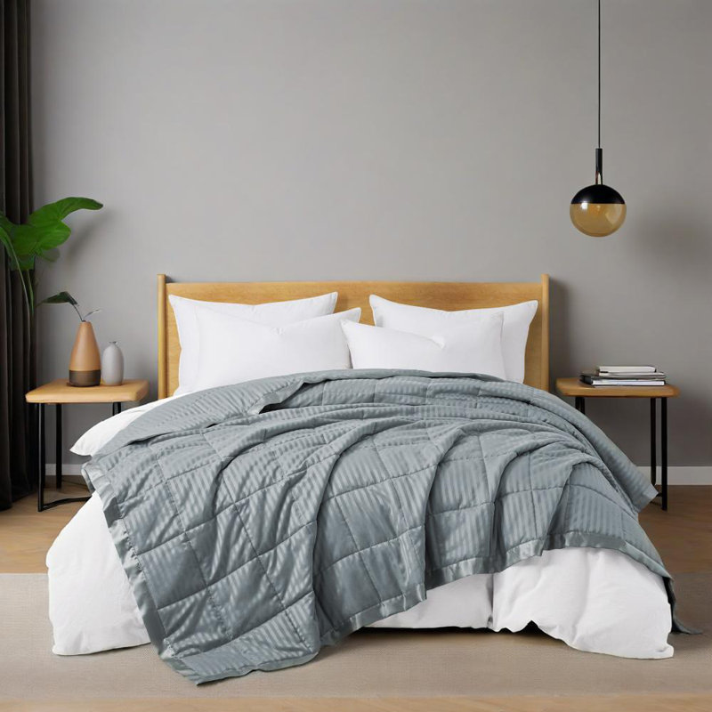 Couette légère avec bordure en satin, Blanc, Très grand lit