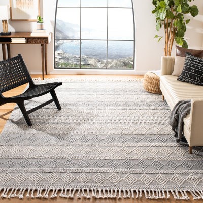 Natura Hand Woven Viscose/Wool Southwestern Rug in Silver/Gray