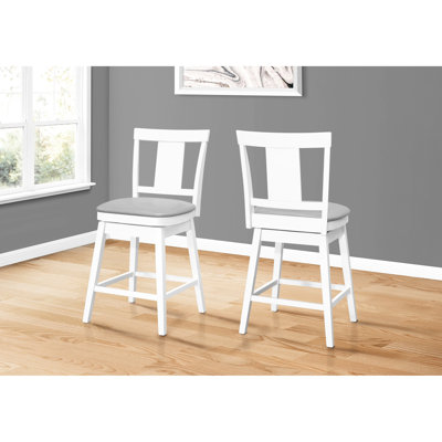 2 tabourets de bar, style transitionnel, aspect bois blanc et cuir gris, tabourets pratiques avec repose-pieds, hauteur de comptoir, avec repose-pieds de soutien, confortable