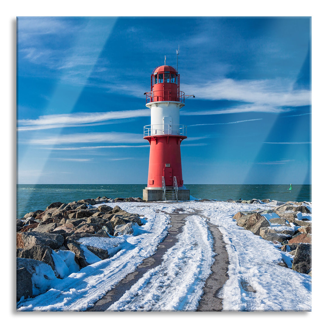 Glasbild Pier Towers in Warnemuende in Winter