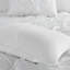 Literie blanche 7 pièces - Comprend un édredon, des taies décoratives, des coussins décoratifs et une jupe de lit-118652018-118652017