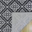 Tapis d'intérieur / extérieur en polypropylène tissé à plat à motif floral noir / blanc Solterra Greti