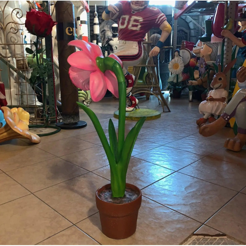 Statue de petit narcis rose en pot