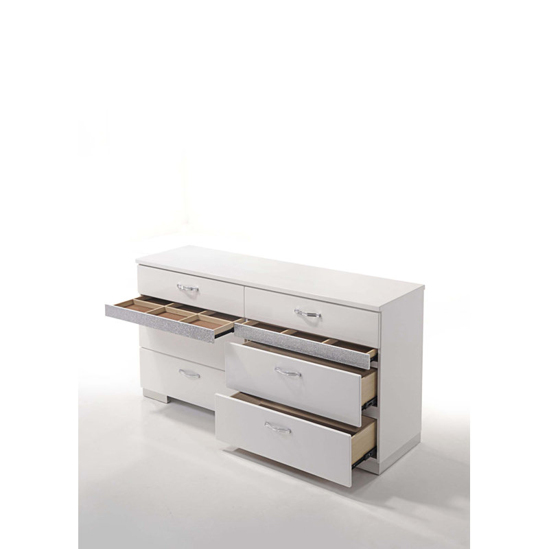 Commode à huit tiroirs