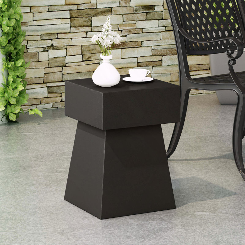 Table d'appoint simple et durable pour l'extérieur