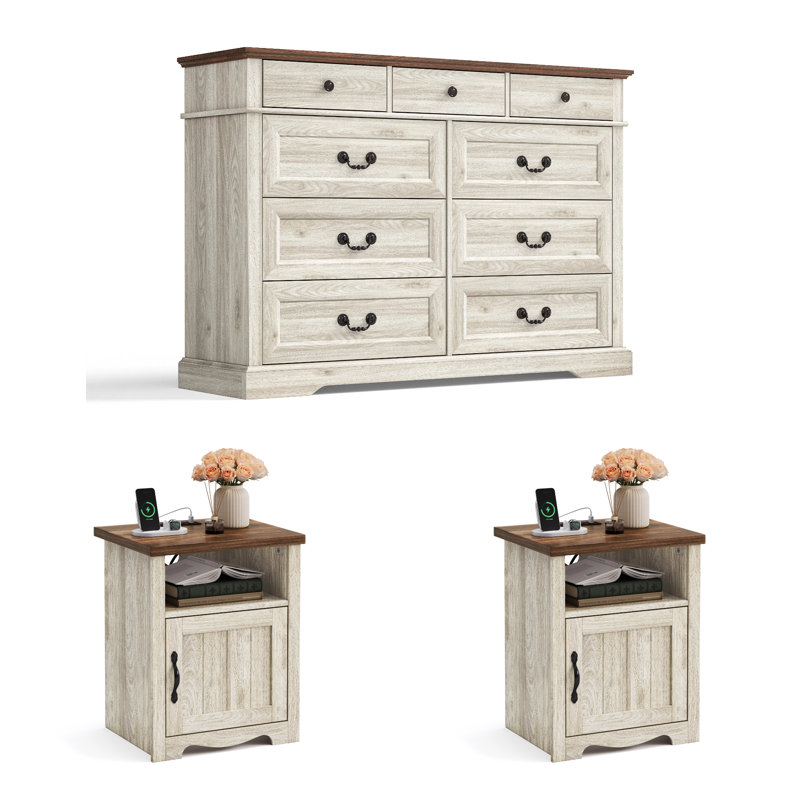 L'ensemble de chambre à coucher 3 pièces Vann comprend une commode à 9 tiroirs et deux tables de chevet avec ports de chargement