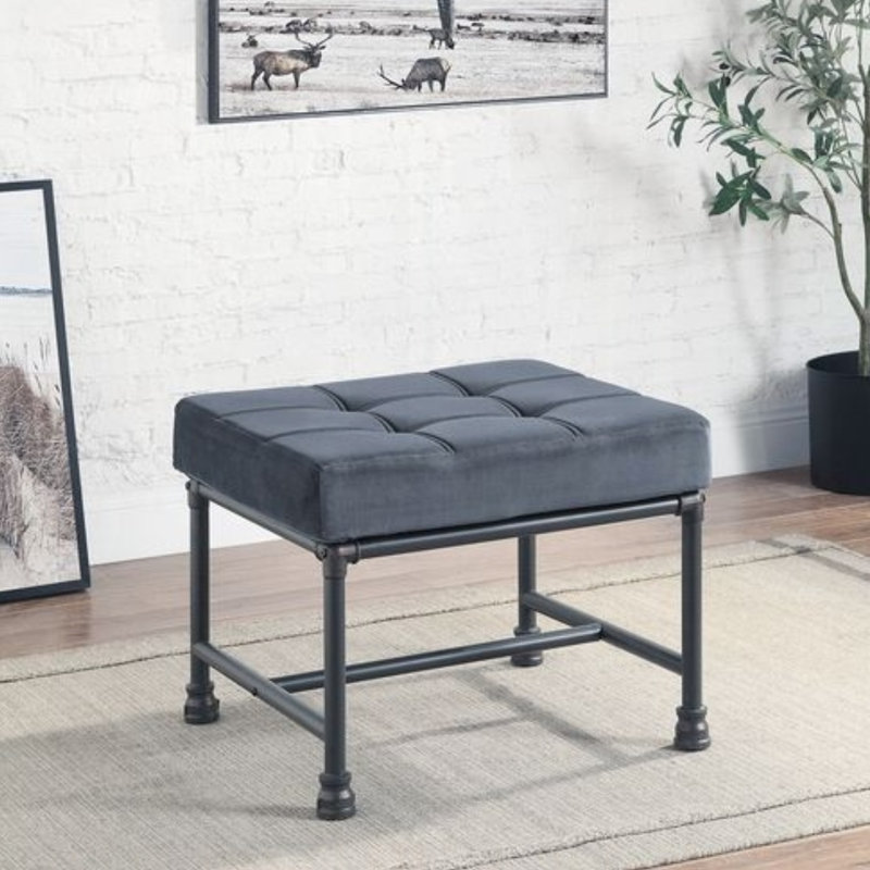 Repose-pieds Mystique en velours gris et finition gris sable