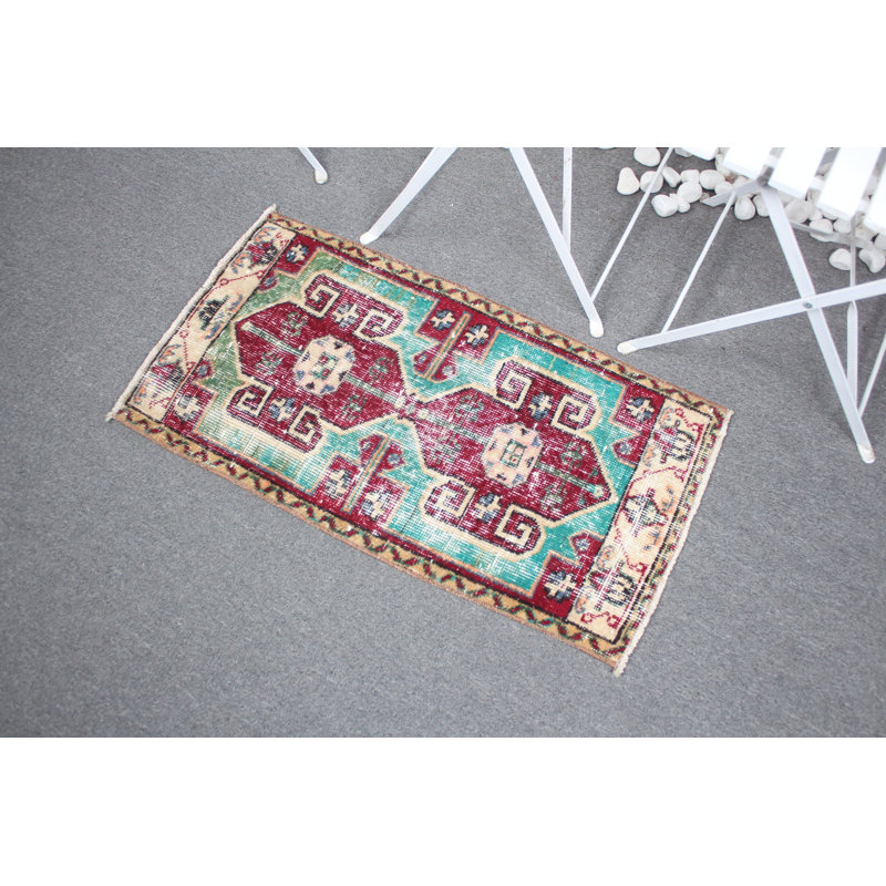 Petit tapis turc rouge Oushak rétro idéal pour n'importe quelle pièce avec un attrait esthétique antique