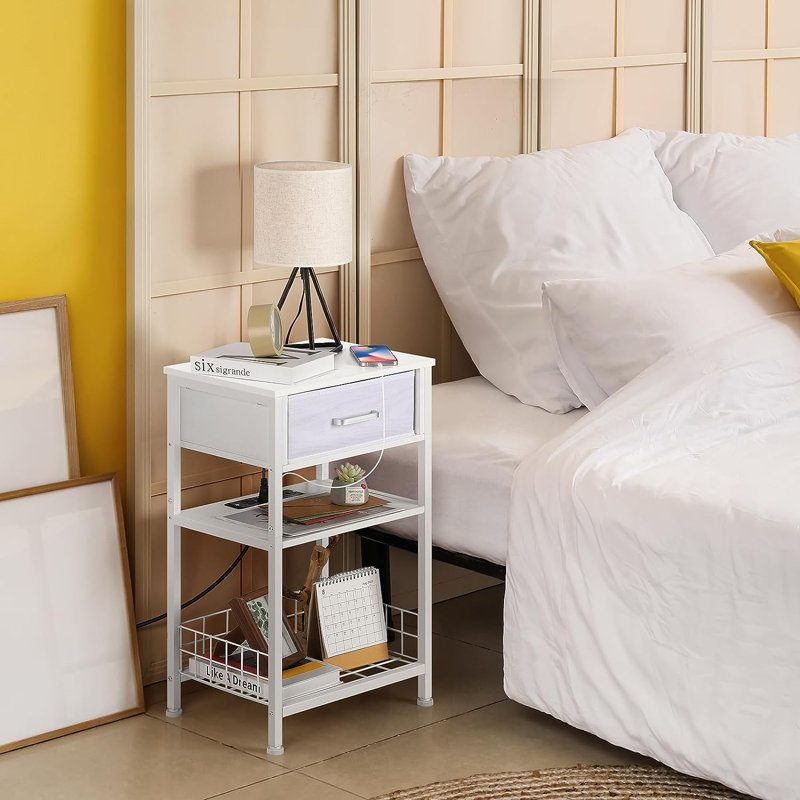 Table de bout avec rangement Aadithya et prises intégrées, Blanc