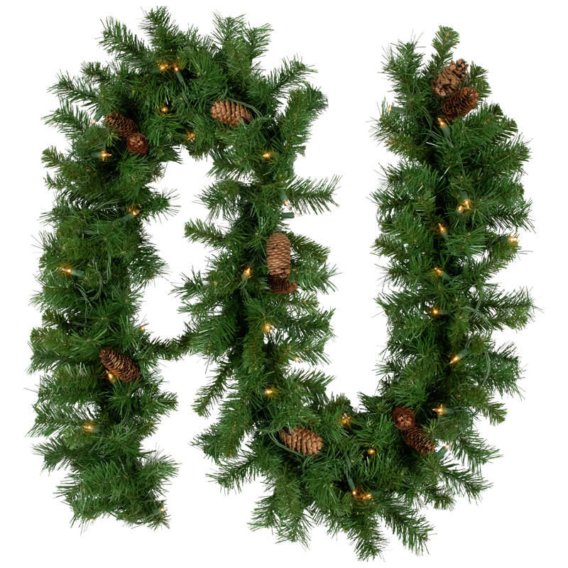 Guirlande de Noël artificielle pré-éclairée en pin rouge Dakota, H 12 po x l 12 po x P 108 po, 240, Dura