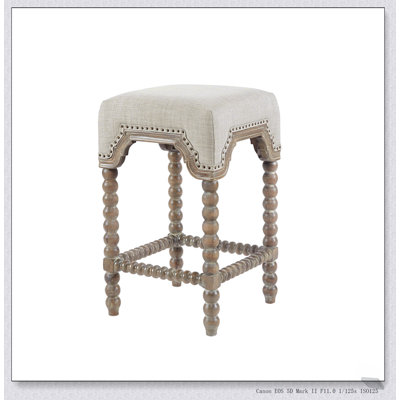 Tabouret avec repose-pieds et pieds tournés Christine, alliant élégance classique et confort moderne pour toute cuisine ou bar